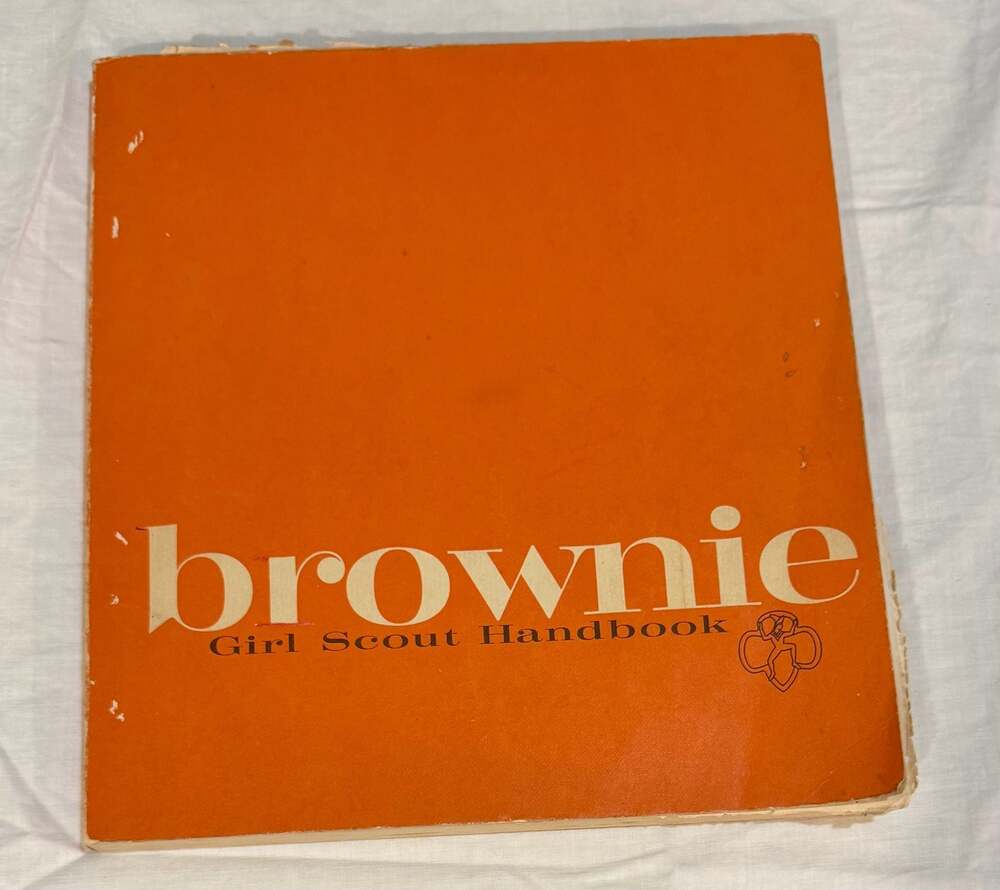 Vintage 1963 Brownie Girl Scout Handbook (1972 Printing)
